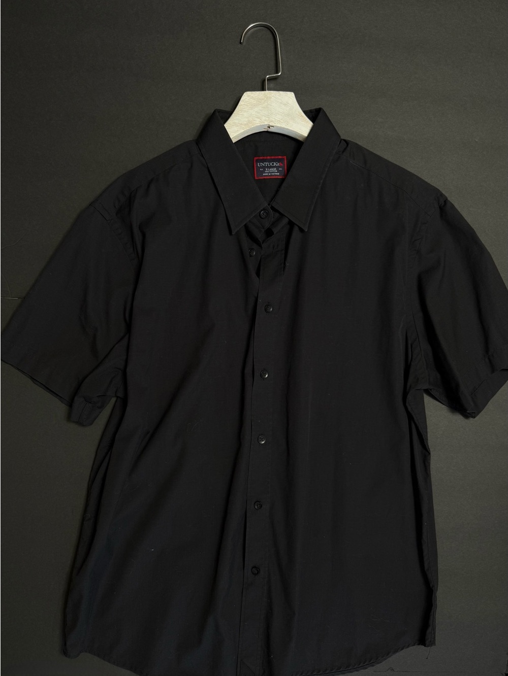 UNTUCKit Men's Black Short-Sleeve Button Down Shirt - Solid Black
